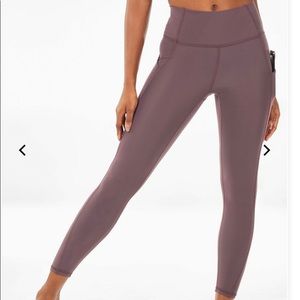 Fabletics Oasis High-Waisted Pocket 7/8 Leggings